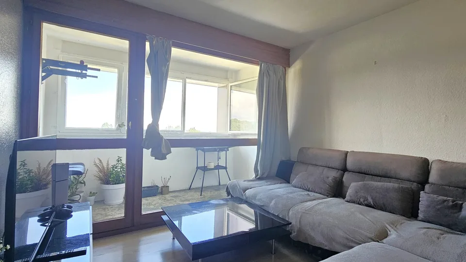 Ferney, T3 en attique 65,5 m² avec parking et cave