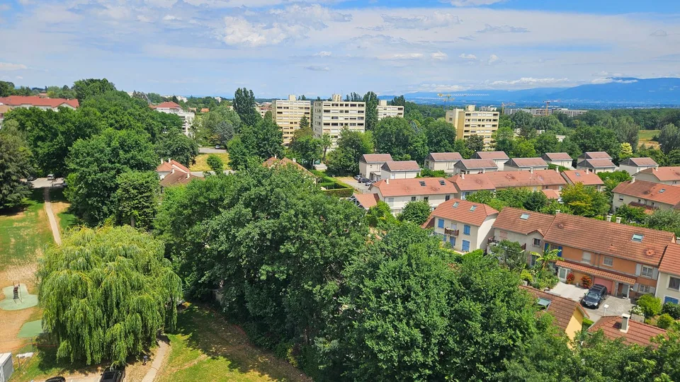Ferney, T3 en attique 65,5 m² avec parking et cave