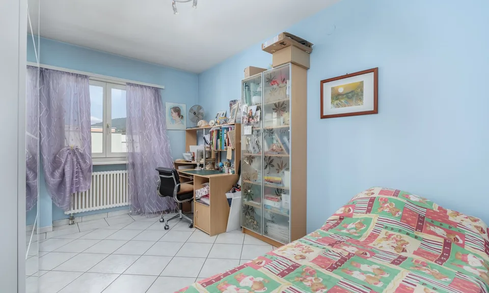SPLENDIDES 4.5 LOCALEN IM OBERSTEN STOCK MIT OFFENEM BICK NACH STABIO