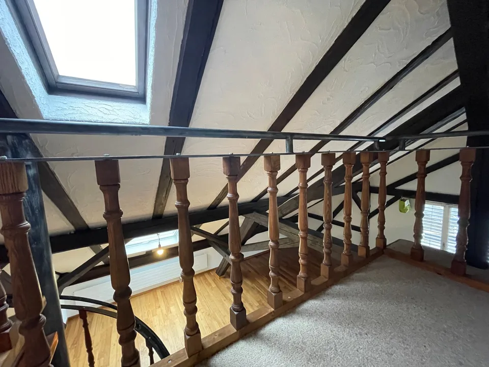 Charmante 3.5-Zimmer-Dachwohnung mit Galerie und Cheminée