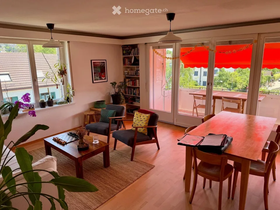 Sonnige 3-Zimmer-Wohnung mit Balkon und schöner Aussicht in Baden