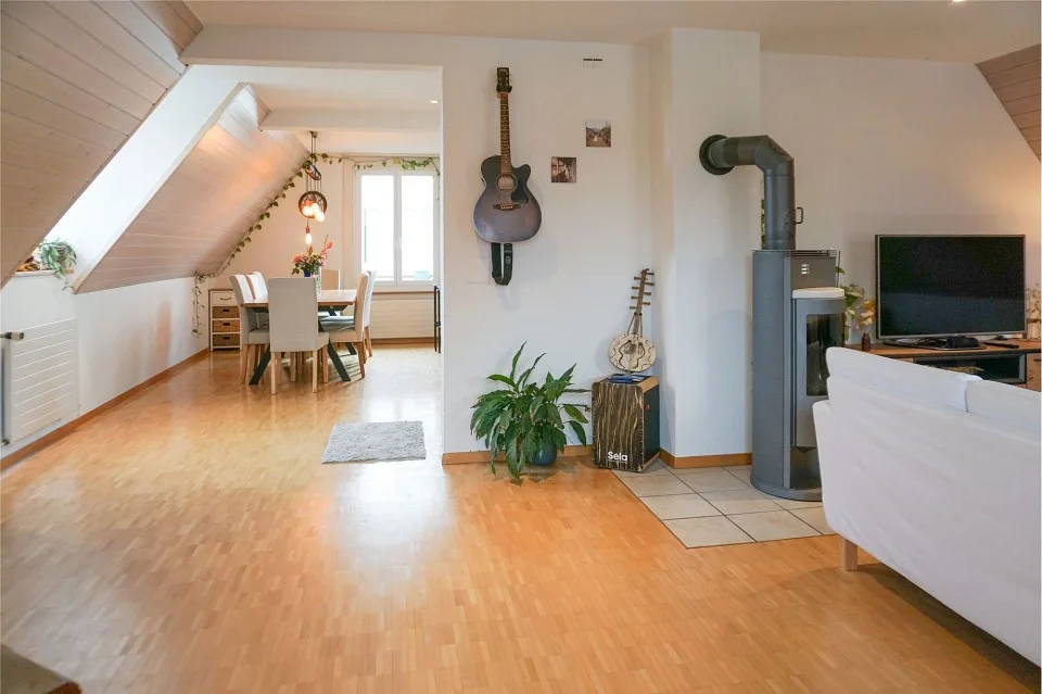 Maison à trois parties polyvalente avec jardin et possibilités d'utilisation attractives
