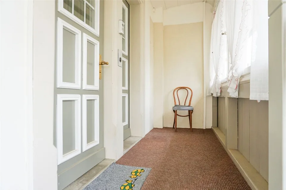 Maison à trois parties polyvalente avec jardin et possibilités d'utilisation attractives