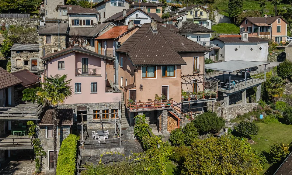 Stable avec vue sur le lac et 3 unités, restaurant et B&B à Brissago
