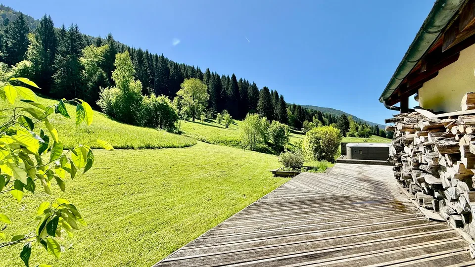 Maison de 303 m² sur 1300 m² à Mijoux