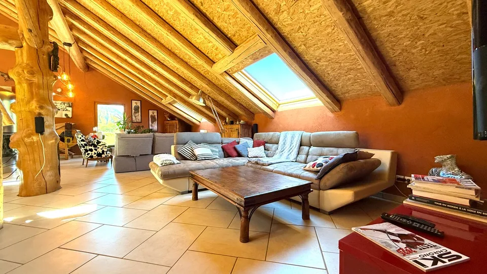 Maison de 303 m² sur 1300 m² à Mijoux