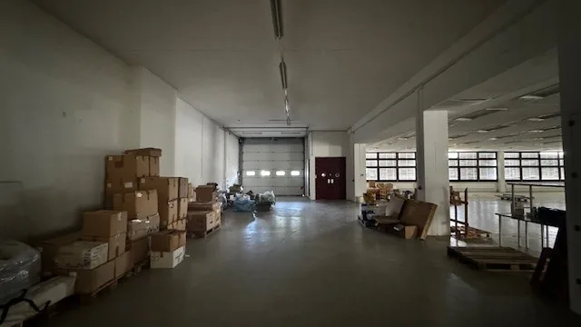 Verkauf eines großen Gewerbe-/Industriegebäudes/Lagers