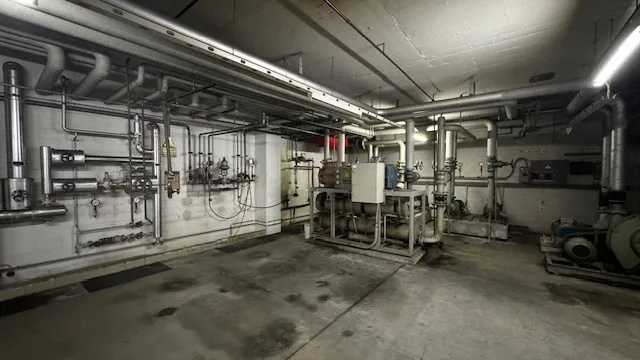 Verkauf eines großen Gewerbe-/Industriegebäudes/Lagers