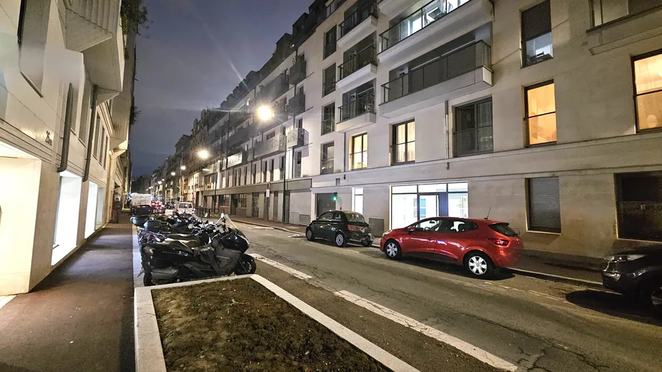 Studio récent et lumineux avec balcon   Clichy centre