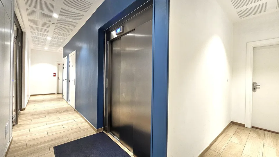 Studio récent et lumineux avec balcon   Clichy centre