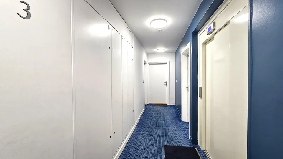 Studio récent et lumineux avec balcon   Clichy centre