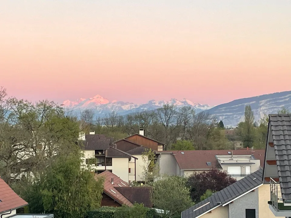 PRÉVESSIN-MOËNS   T4 LUMINEUX AVEC TERRASSE ET VUE PANORAMIQUE AUX PORTES DE GENÈVE