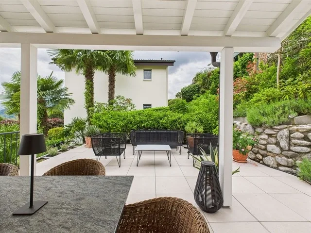 Second home: Spacious villa with breathtaking lake view, quiet location and proximity to Lugano-Magliaso golf course