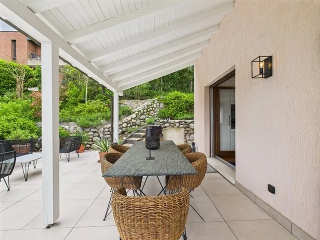 Second home: Spacious villa with breathtaking lake view, quiet location and proximity to Lugano-Magliaso golf course