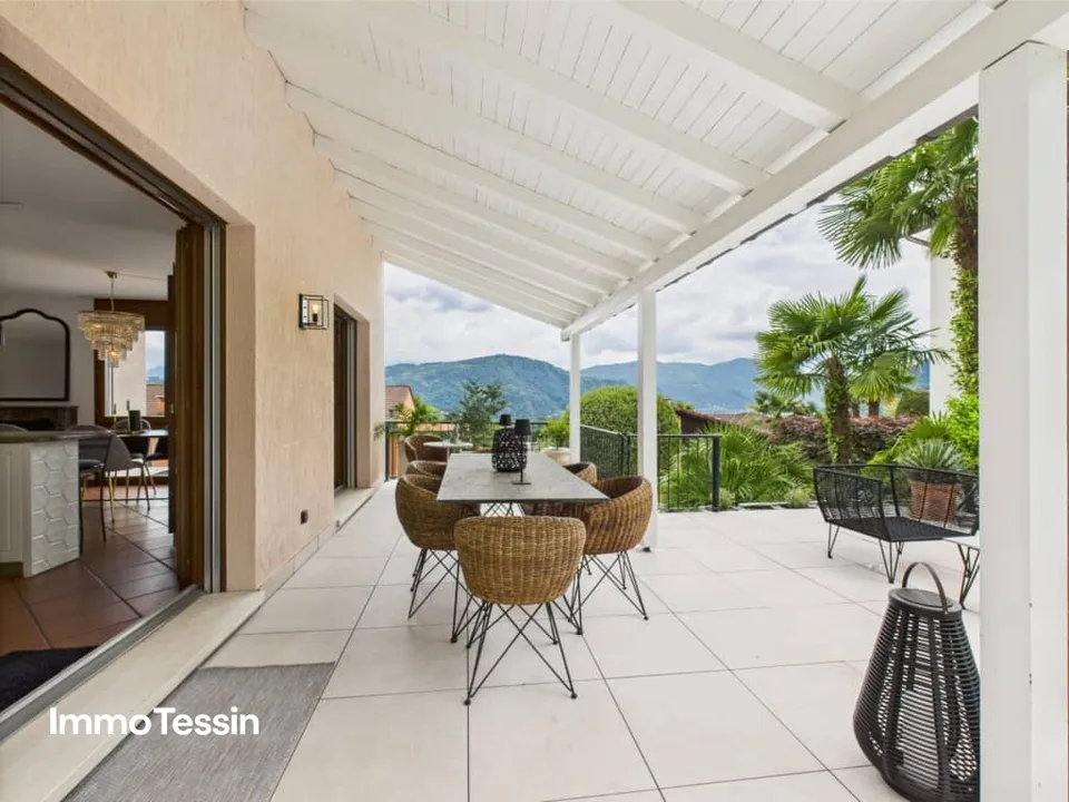 Second home: Spacious villa with breathtaking lake view, quiet location and proximity to Lugano-Magliaso golf course
