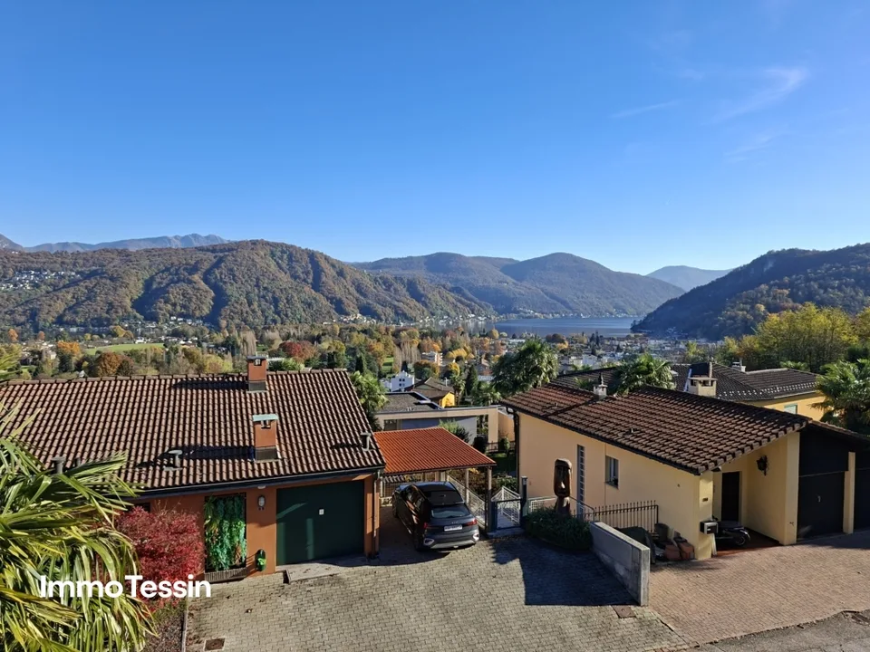 Second home: Spacious villa with breathtaking lake view, quiet location and proximity to Lugano-Magliaso golf course