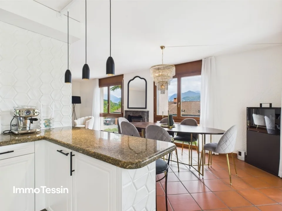 Second home: Spacious villa with breathtaking lake view, quiet location and proximity to Lugano-Magliaso golf course