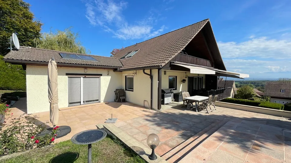 Maison d'Exception de 9 pièces avec Vue Panoramique et Piscine