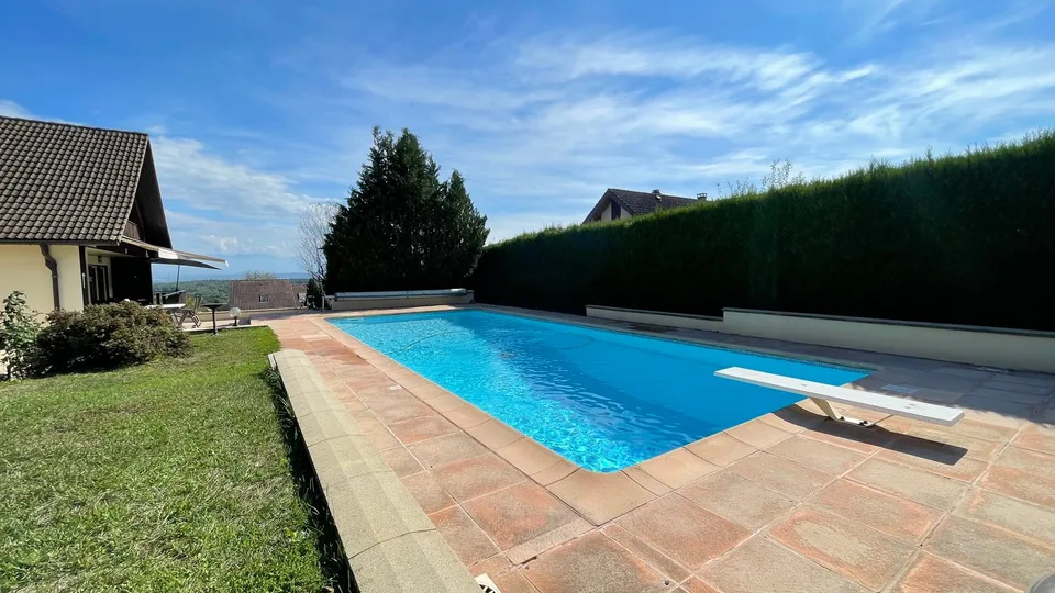 Maison d'Exception de 9 pièces avec Vue Panoramique et Piscine