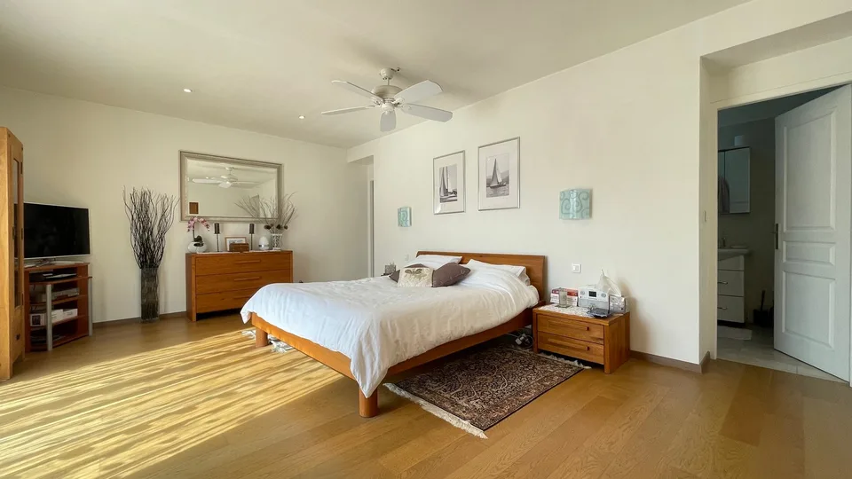 Maison d'Exception de 9 pièces avec Vue Panoramique et Piscine