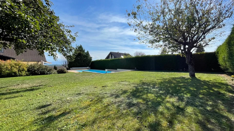 Maison d'Exception de 9 pièces avec Vue Panoramique et Piscine