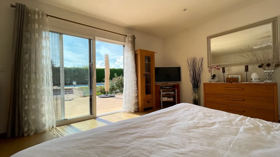 Maison d'Exception de 9 pièces avec Vue Panoramique et Piscine