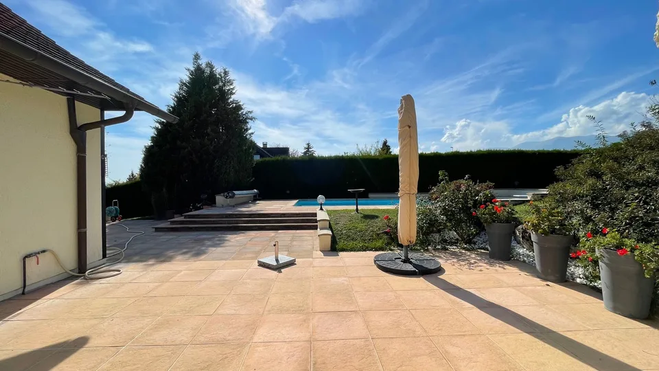 Maison d'Exception de 9 pièces avec Vue Panoramique et Piscine