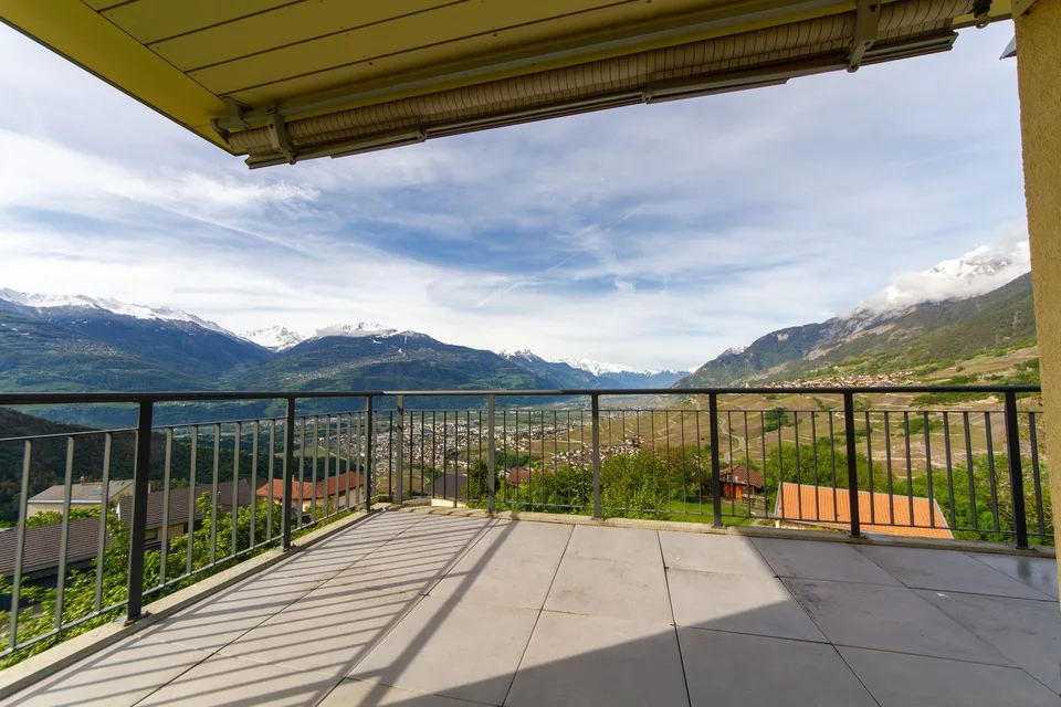 Spacious 4.5-room apartment - apartment with balcony, Savièse