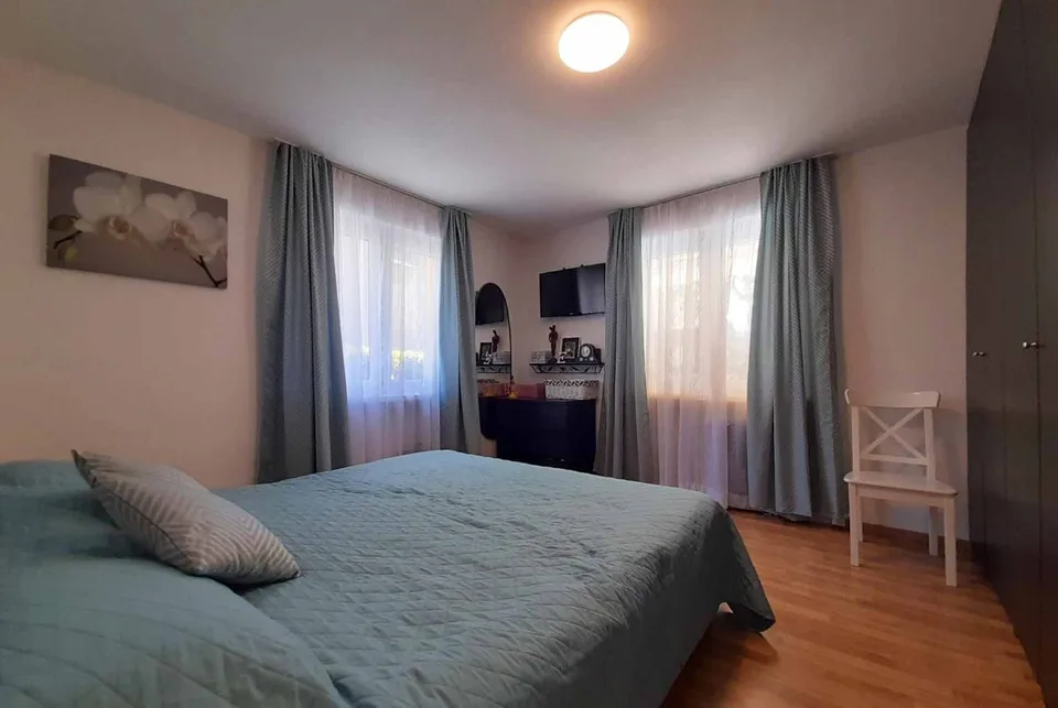 GRANDE VILLA BIFAMILIARE CON AMPIO GIARDINO A CANOBBIO