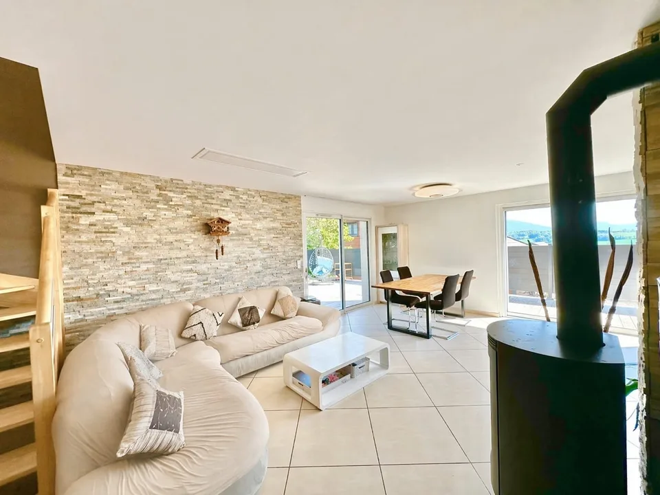 Villa contemporaine avec studio indépendant et vue magnifique!!!