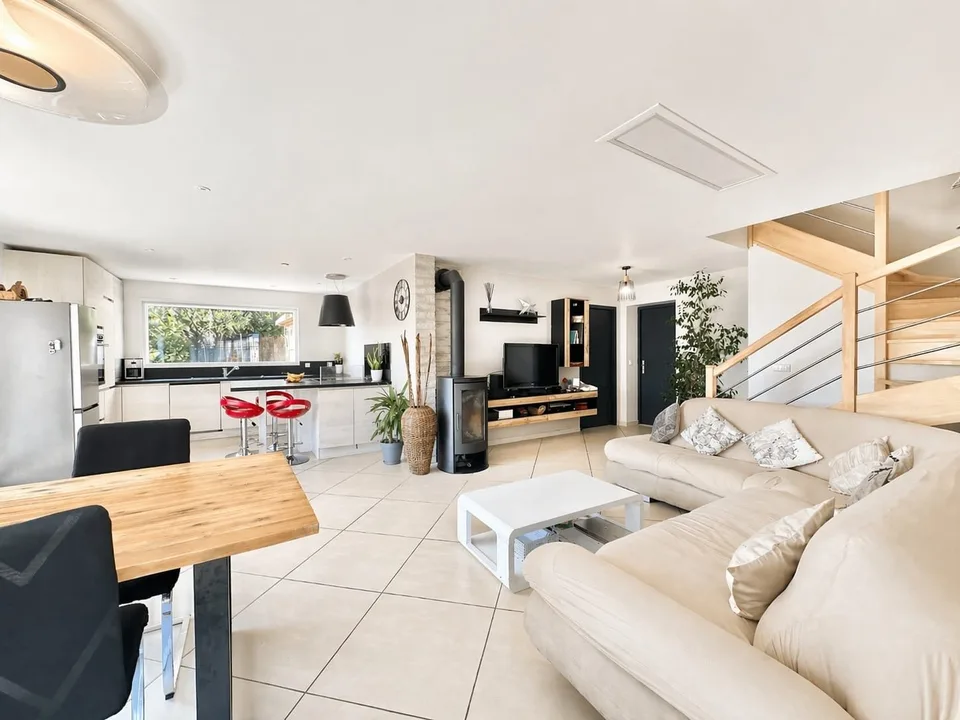 Villa contemporaine avec studio indépendant et vue magnifique!!!
