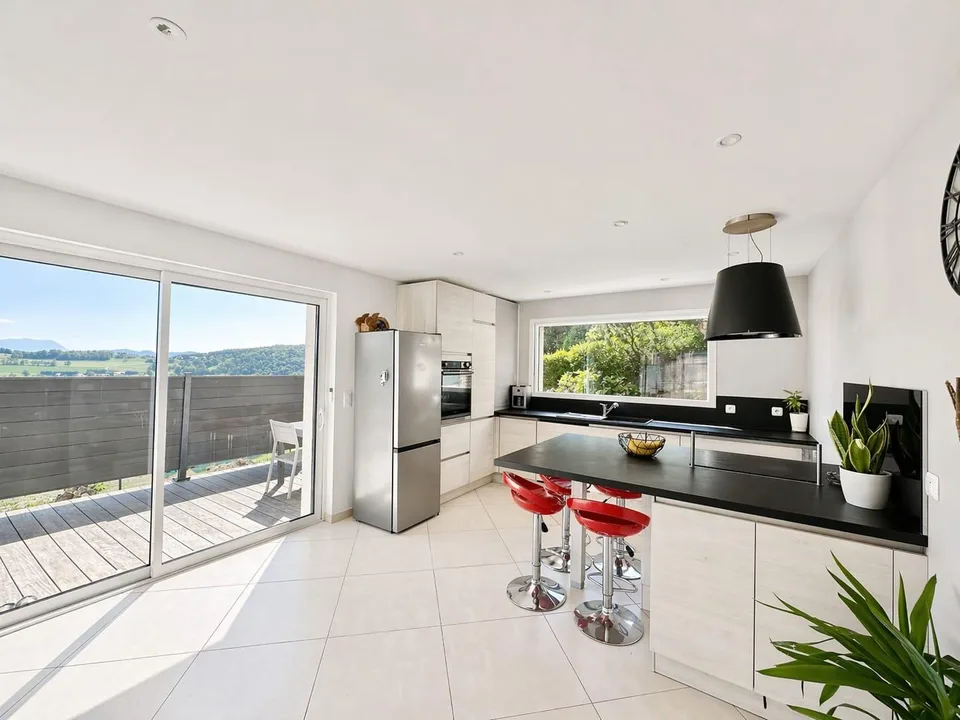 Villa contemporaine avec studio indépendant et vue magnifique!!!