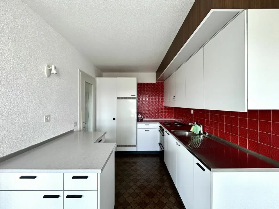Appartement 5.5 pièces avec potentiel de personnalisation à Rüfenacht!