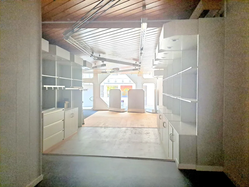 CENTRALE 18, Commercial property in the city center