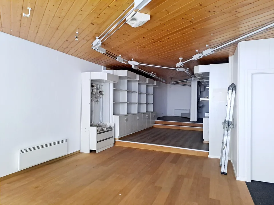 CENTRALE 18, Commercial property in the city center