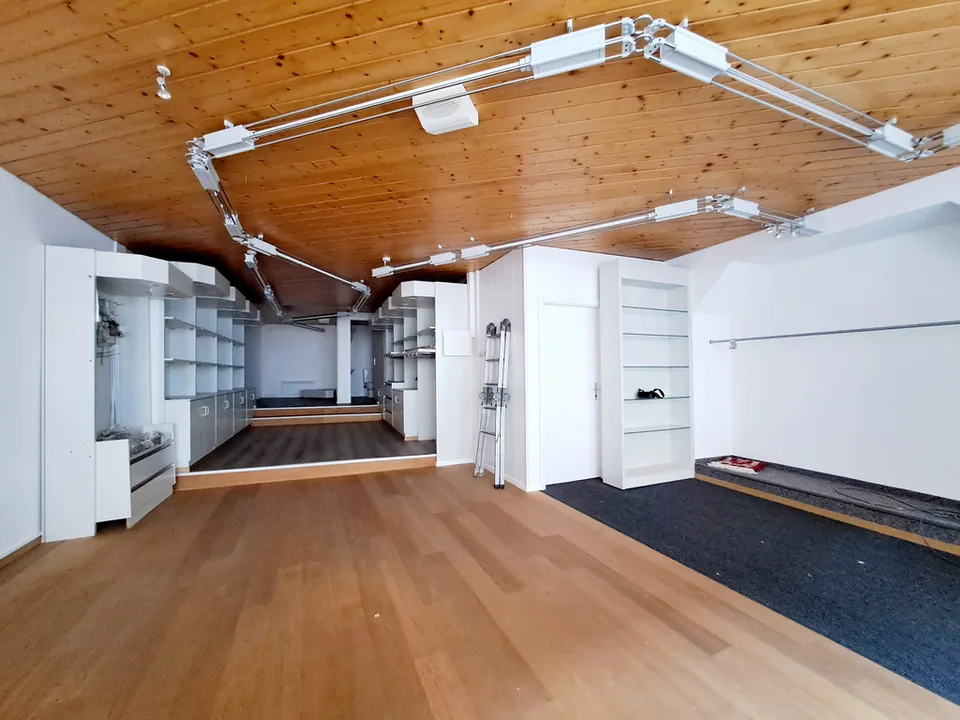 CENTRALE 18, Commercial property in the city center