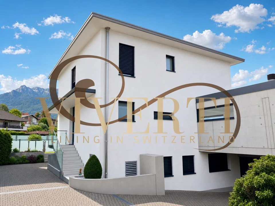 VILLA DER LUXUS UND TECHNIK IN COMANO MIT POOL