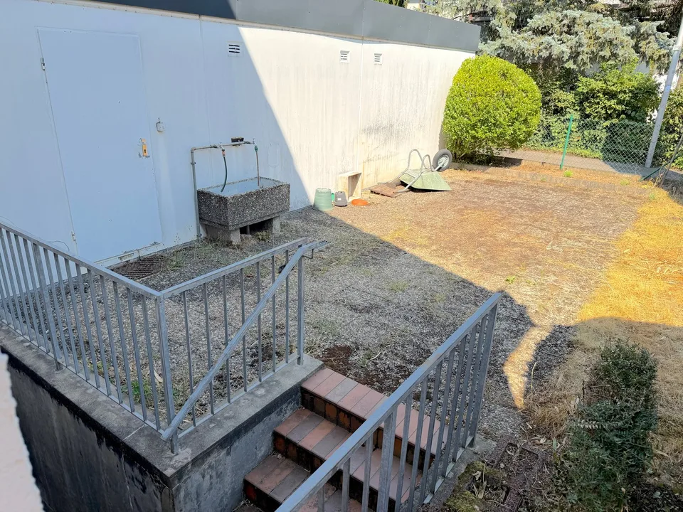 Haltingen: Erweiterbares Familiyhome mit grossem Garten und Garage zum Modernisieren