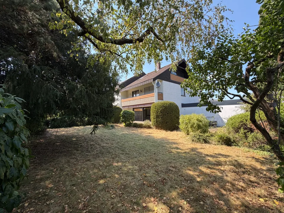 Haltingen: Erweiterbares Familiyhome mit grossem Garten und Garage zum Modernisieren