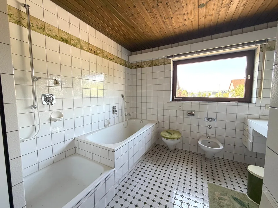 Haltingen: Erweiterbares Familiyhome mit grossem Garten und Garage zum Modernisieren
