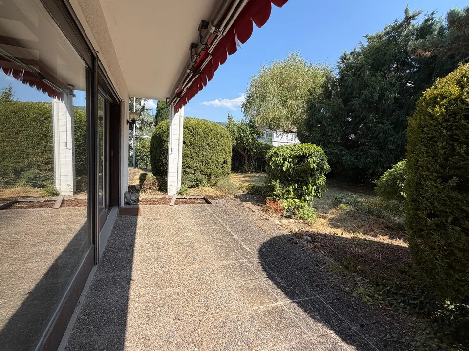 Haltingen: Erweiterbares Familiyhome mit grossem Garten und Garage zum Modernisieren