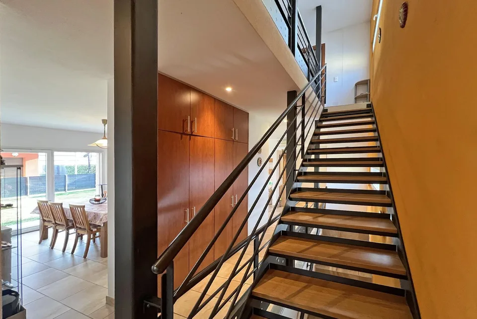 Grande villa de 5.5 pièces avec jardin plat à Besazio