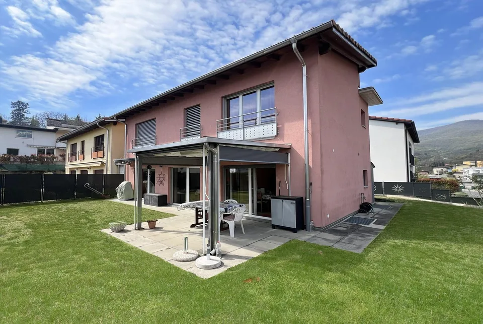 Grande villa de 5.5 pièces avec jardin plat à Besazio