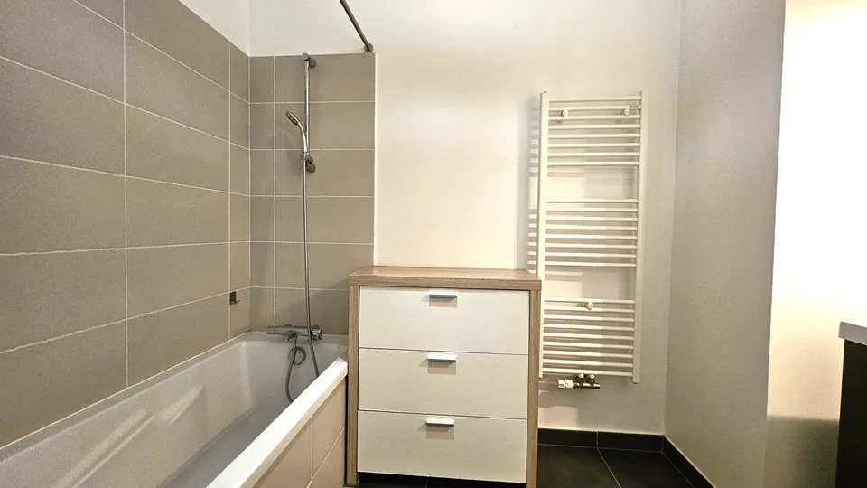 Centro di Saint-Genis-Pouilly, appartamento di 71 m² con balcone e garage