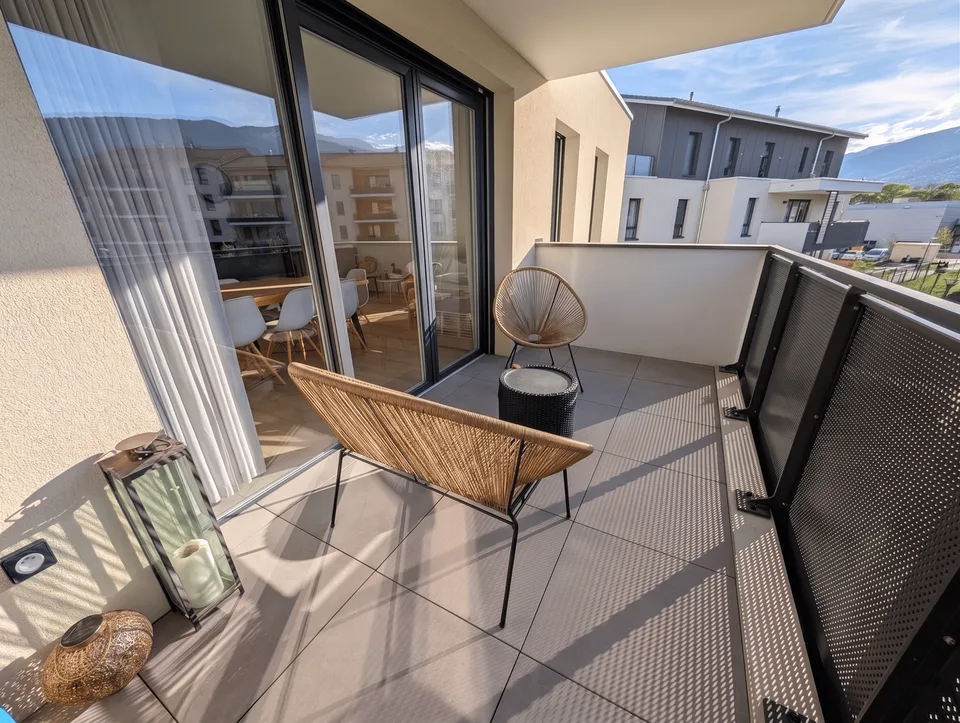 Cessy (01) : T3 del 2024, 71 m² con Terrazza & Garage