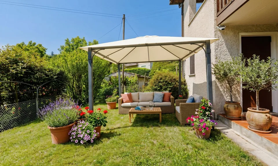 Maison tessinoise unique avec terrain constructible à Lugaggia