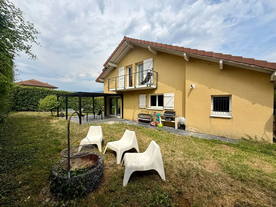 Magnifica casa individuale di 185,84 m² su un terreno pianeggiante di 853 m² a Valleiry