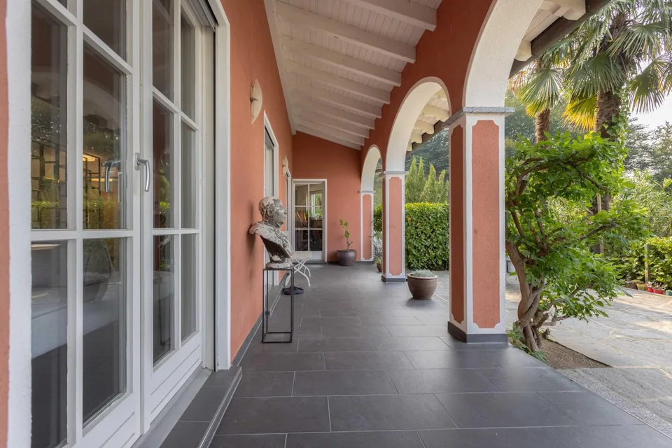Beautiful 5.5-room villa with lake view in Collina d'Oro