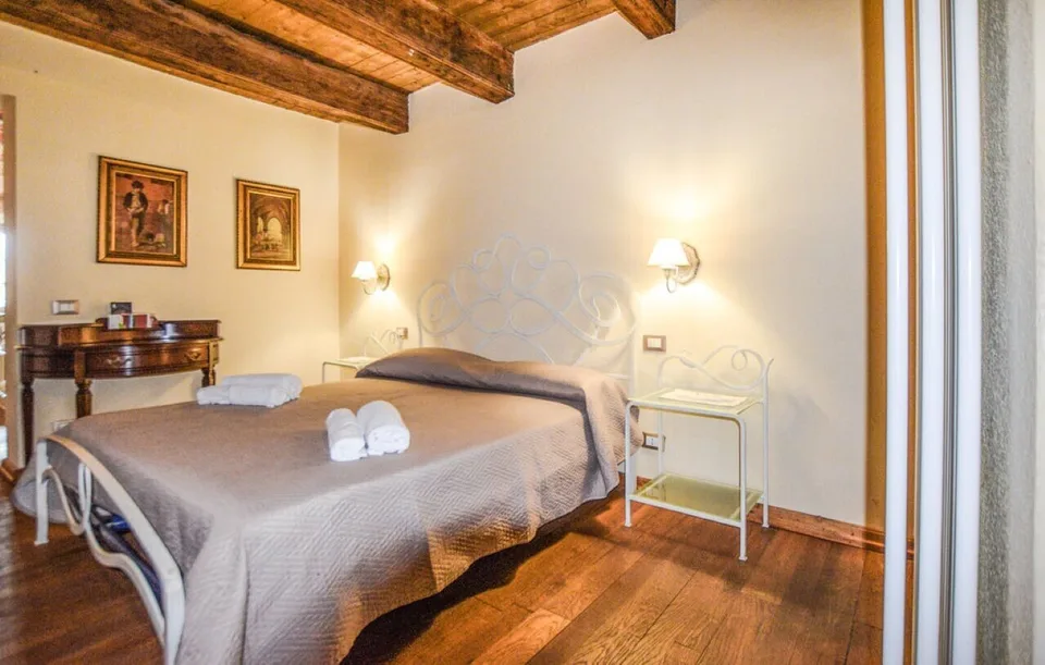 STRUCTURE D'ACCUEIL B&B DANS UN IMMEUBLE DE CHARME EN TOSCANE