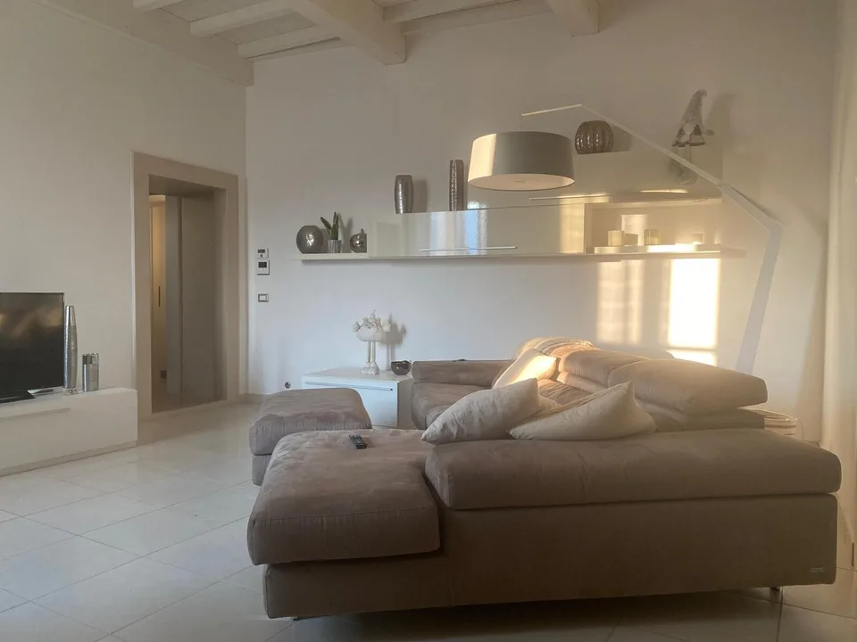STRUCTURE D'ACCUEIL B&B DANS UN IMMEUBLE DE CHARME EN TOSCANE